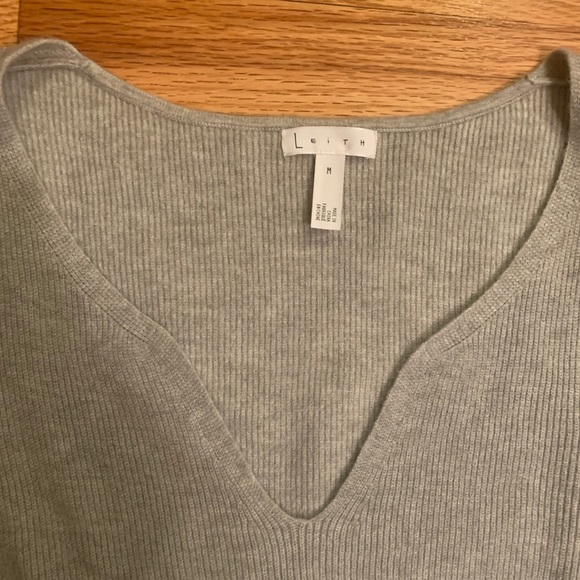 Leith Vneck Sweater - Picture 2 of 3